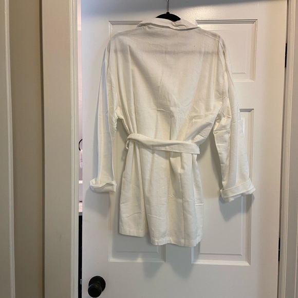 Zulu and Zephyr white wrap tunic - Picture 5 of 5